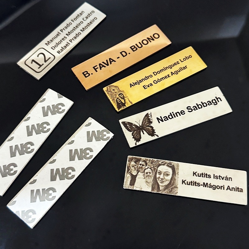Personalized Name Box - Targhetta in Metallo Personalizzata 70x20mm, Logo