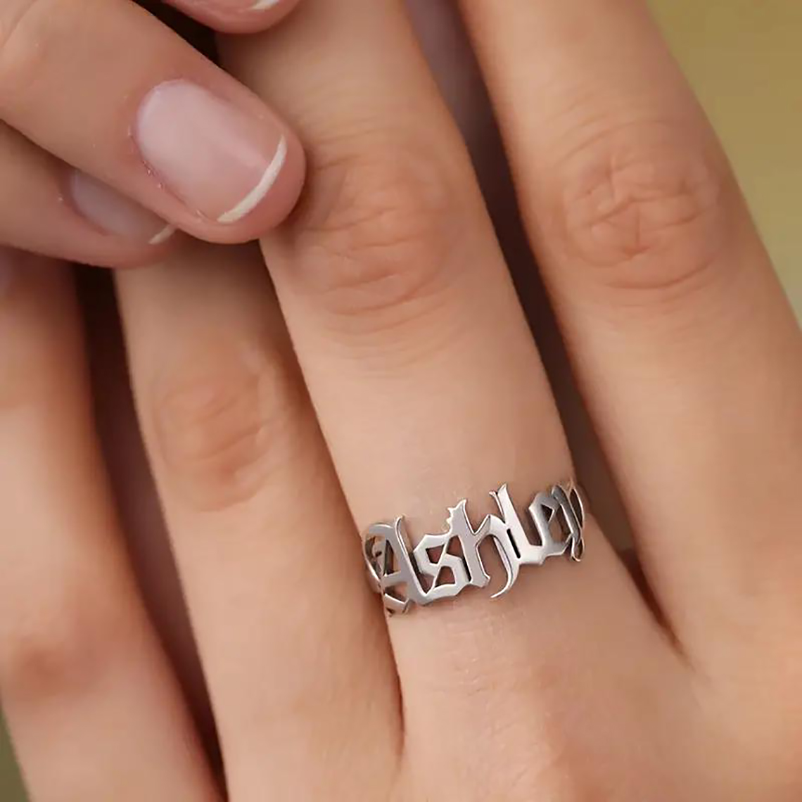 Initial Ring Custom - Anello in oro personalizzato Anelli gotici
