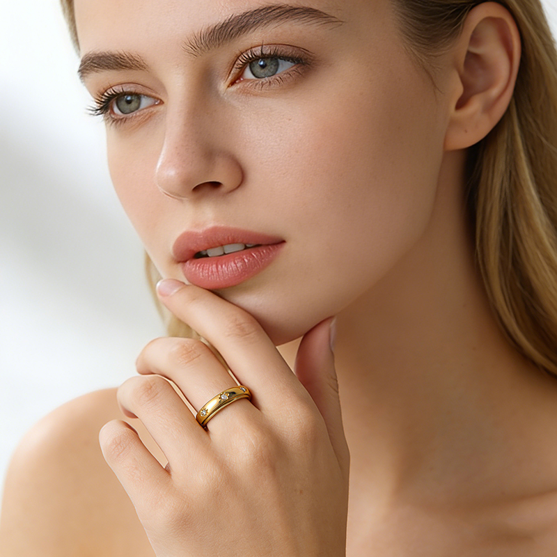 Letdiffery Moda Girevole Zirco - Initial Ring Custom recensione e prezzo