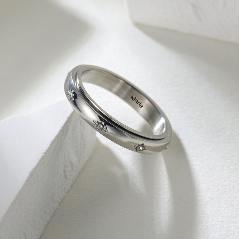 Letdiffery Moda Girevole Zirco - Initial Ring Custom recensione e prezzo