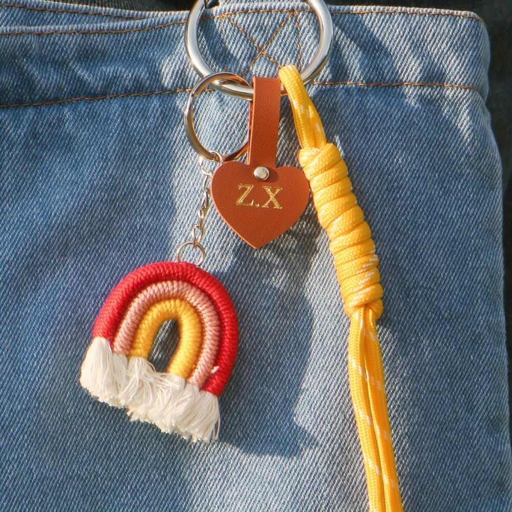 Portachiavi in macramè con cuo - Monogram Keychain Leather recensione e prezzo