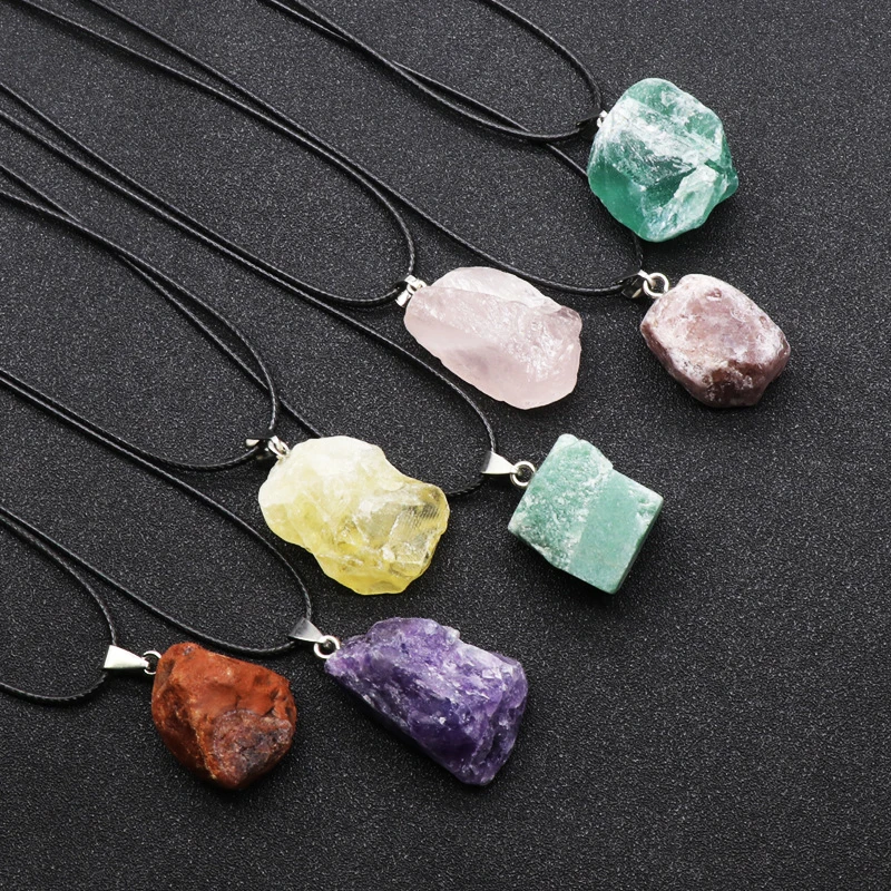 Ciondolo in pietra grezza di a - Birth Flower Necklace recensione e prezzo