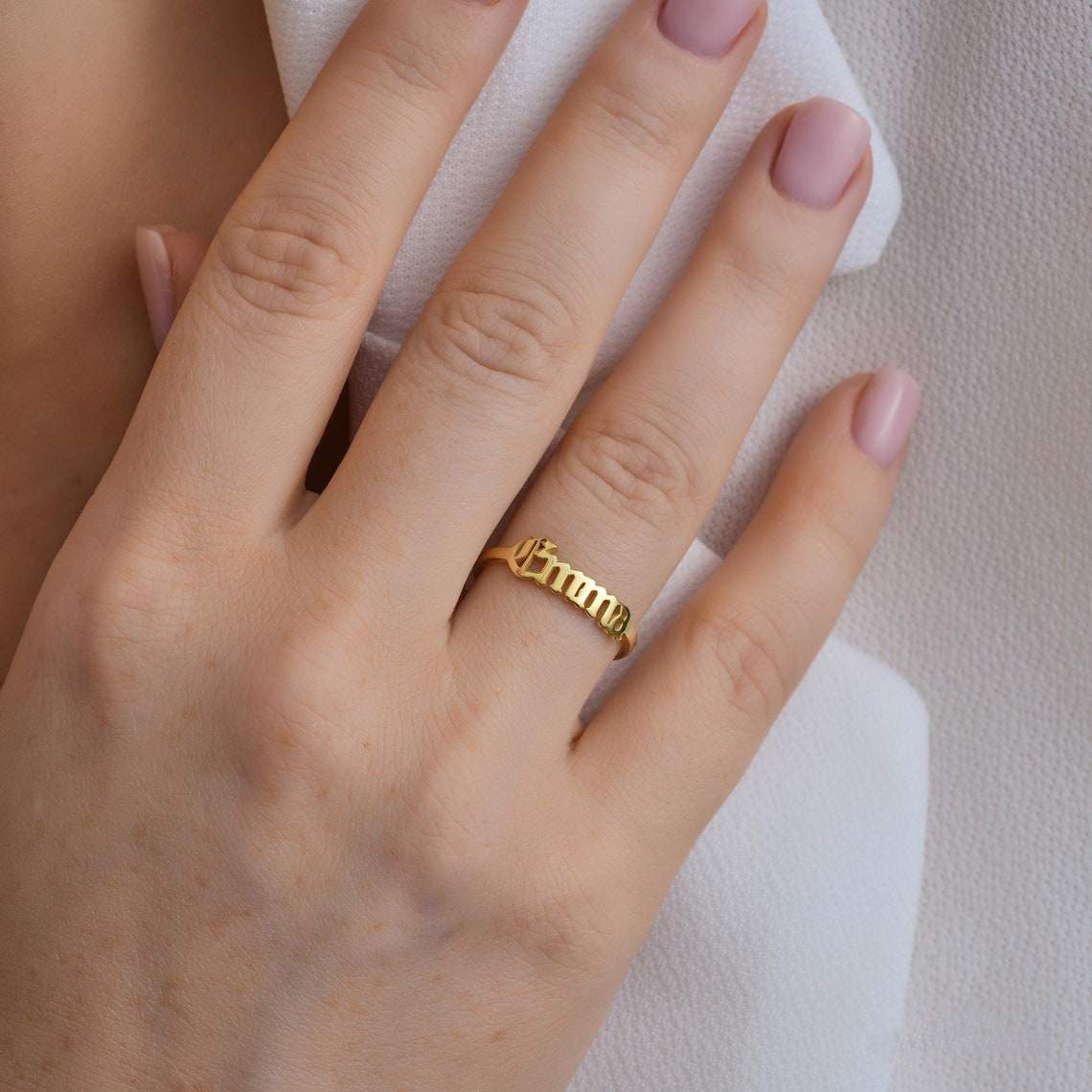 Anello in oro personalizzato A - Initial Ring Custom recensione e prezzo